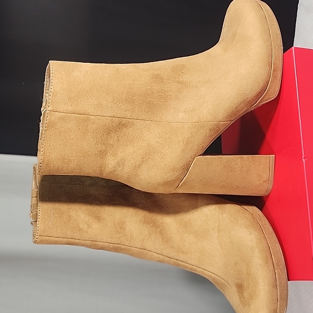 Forever 21 Tan Heeled Boots with Chunky Heel and Platform - Picture 7 of 12
